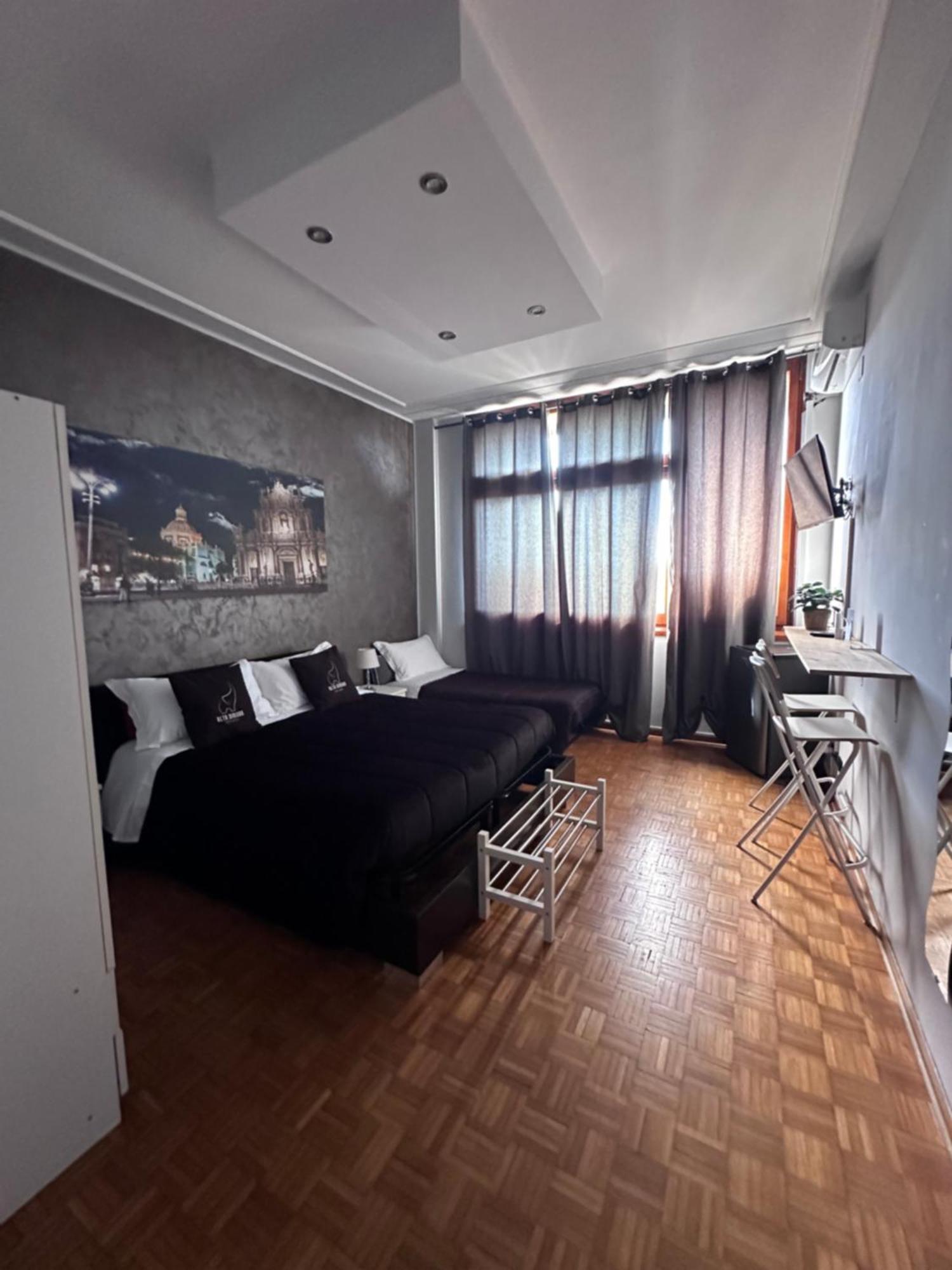 Alta Dimora B&B Suites คาตาเนีย ภายนอก รูปภาพ